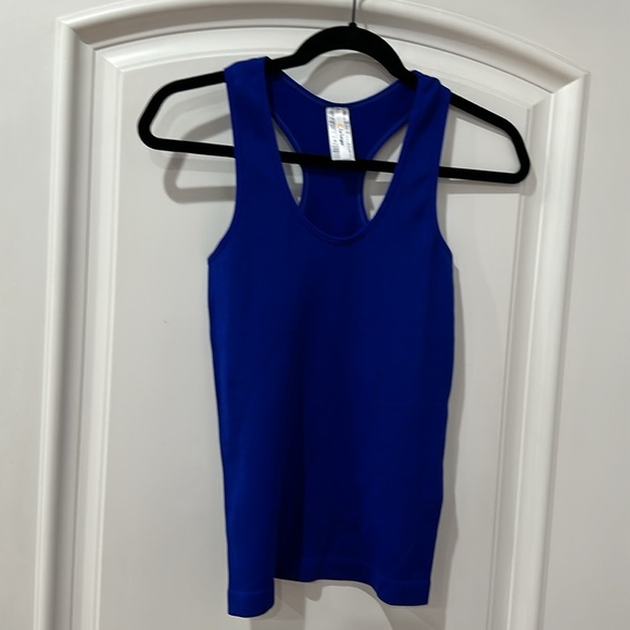 La linger muscle tees bundle for 2 ite - Picture 5 of 11